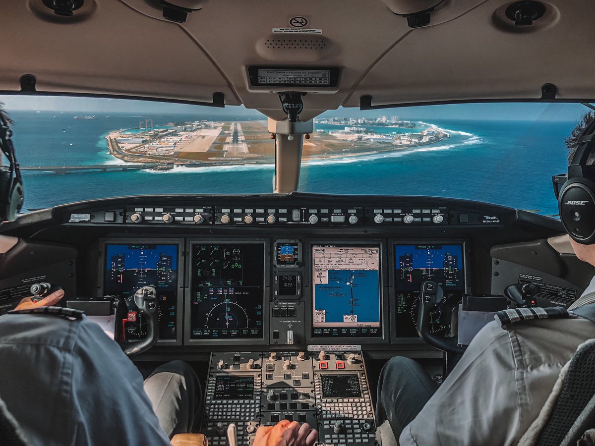 vistajet's tweet photo. Landing in paradise. #VistaJet #SilverWithARedStripe #Maldives 

📷 @travelwithroman https://t.co/hc3nasCbdo