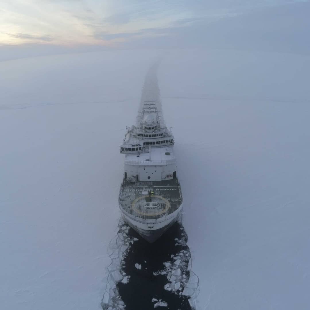 OceanSeaIceNPI's tweet photo. Breaking into the North: Norwegian icebreaker #RVKronprinsHaakon makes her way through the sea ice in the northern Barents Sea studying the climate system and ecosystem processes along the way. Read more here: https://t.co/Ni6RQm4ynE https://t.co/qBuHZyBcBg