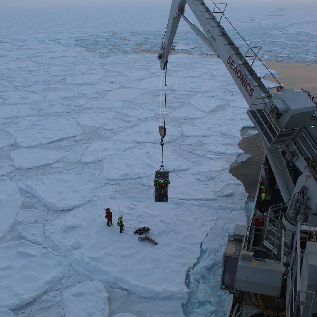 Breaking into the North: Norwegian icebreaker #RVKronprinsHaakon makes her way through the sea ice in the northern Barents Sea studying the climate system and ecosystem processes along the way. Read more here: instagram.com/p/CMUhLpQMZo2/…