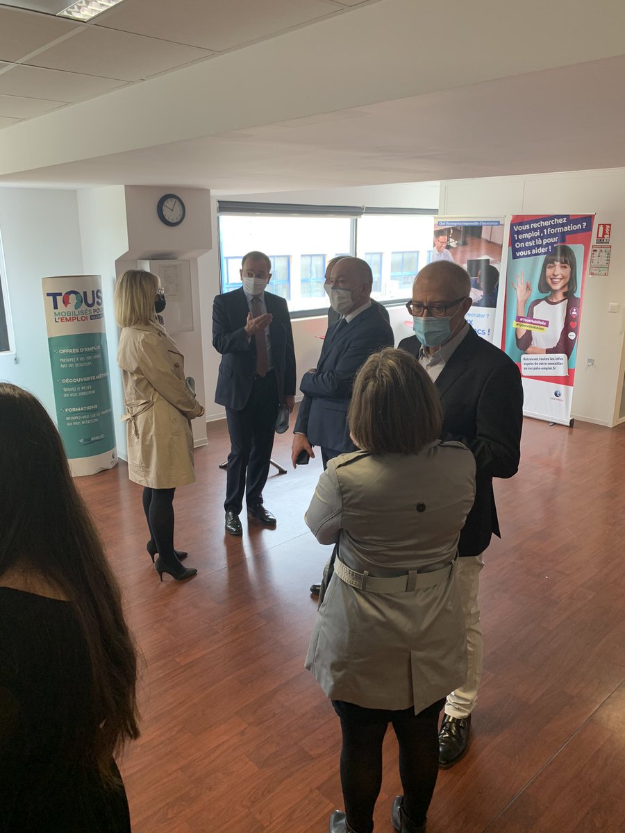 ZAMPOLINImarc's tweet photo. 📣@pole_emploi dans le #Var : #Poleemploi #SixFours a reçu M. Evence RICHARD, #PréfetDuVar, pour présenter un bel exemple de réussite du plan #1jeune1solution, volet jeune #FranceRelance : le recrutement en #CIEJeune de Melle Tomao par l’entreprise #3YTechnology.
@poleemploi_paca https://t.co/UPKvJWUSxg