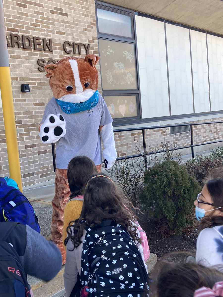 GCS mascot Tank the Bulldog made a live appearance this morning! Great way to start a pawsitive Friday! <a href="/city_fen/">GardenCityFEN</a>