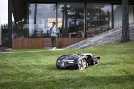 AutoLawnOrlando's tweet photo. Will I still need an ordinary lawn mower?

Nope, not anymore! However, we do recommend you complement your Automower® with an edger or string trimmer to achieve a picture-perfect finish. https://t.co/XPpoV8BhWV