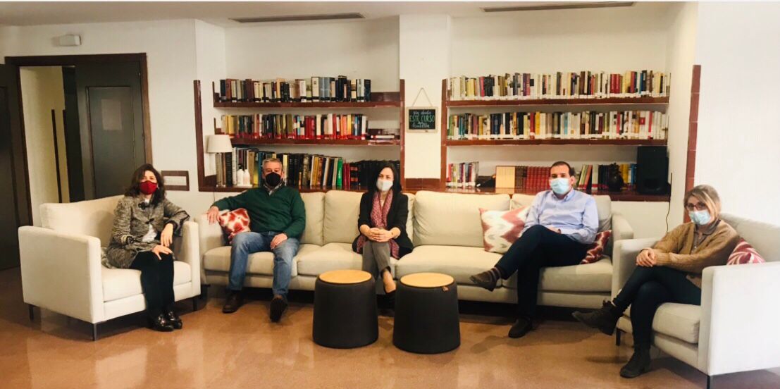 Desde los #ColegiosMayores adscritos a <a href="/unizar/">Universidad Zaragoza</a>,  ¡Enhorabuena #rector José Antonio Mayoral Murillo, Vicerrectora <a href="/alcala_aalcala/">Angela Alcala</a> <a href="/VrestUnizar/">Vicerrectorado Estudiantes y Empleo | UZ</a>, y a todo el equipo! 
#InvestiduraRectorUnizar21 #YoSoyColegial <a href="/CMPenalba/">CM Peñalba</a> <a href="/AnunciataCm/">CMU LA ANUNCIATA - ZARAGOZA</a> #cxavierre #ElCarmeloCMU #Miraflores #GenteUnizar