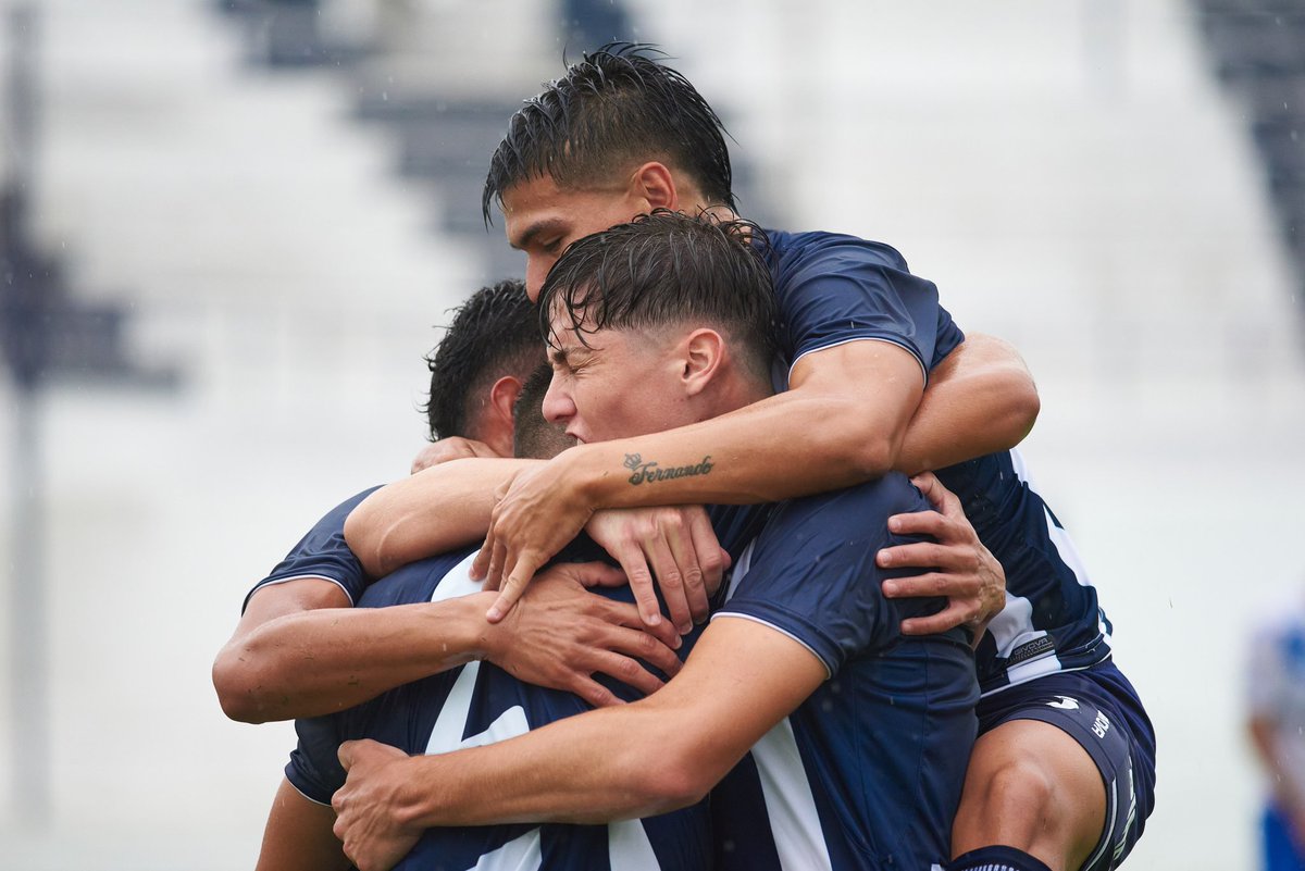 CATalleresdecba's tweet photo. #TalleresVélez  | Final del partido

🔚 La #ReservaTalleres igualó 2-2 ante @Velez en la #Boutique. Gonzalo Rodríguez y Mateo Mamani marcaron para la "T".

#VamosTalleres 🔵⚪️ https://t.co/AjQ3gO4Jk9