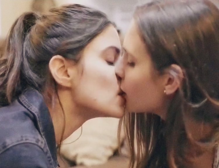 Tytes7's tweet photo. Por más escenas improvisadas 🙏

JULIANTINA IS BACK https://t.co/CX4Lkv86bt