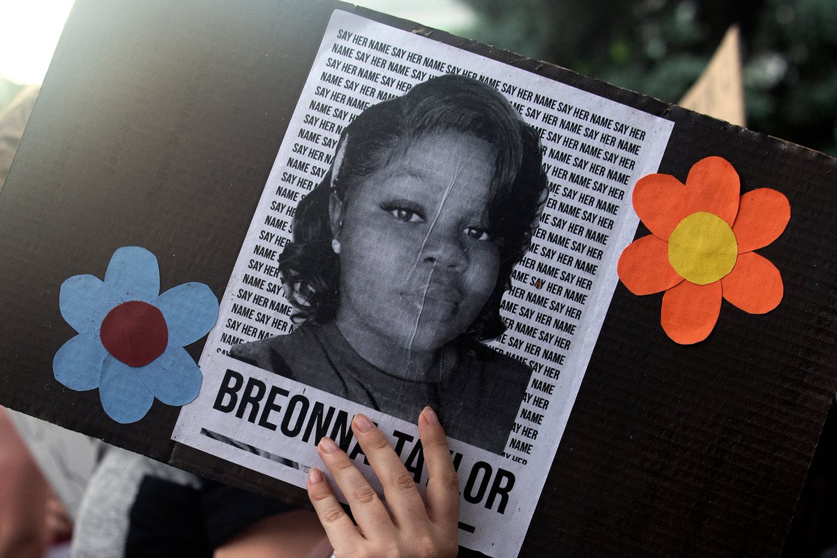 Police killed #BreonnaTaylor 1 year ago today.

Louisville police fired 32 shots in her home during a no-knock raid based on a warrant containing false information.
▪️ 2 officers were fired
▪️ 1 officer charged for endangering neighbors
▪️ 0 officers charged for killing her