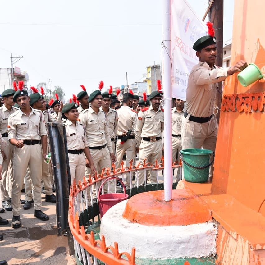 nccyogdaan's tweet photo. #NCCforStatues  7 CG NCC Bn, Bilaspur. Cleaning of Kargil memorial at Bilaspur and Jai Stambh at Kota. Services ng n retd pers, ANO, Cdts, VC, Mahapor, Tehsildar and other civ attended.@YOUTHOFCHHATTI2  @YoungIndians5 @HQ_DG_NCC https://t.co/JwW6ER5Jwg