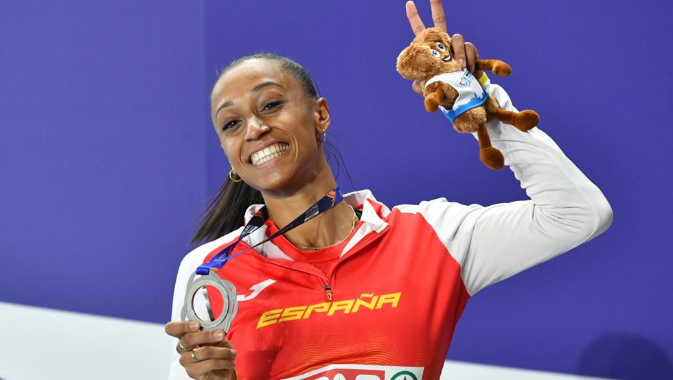 Nuestra embajadora @apeleteirob, a la que ya denominan como "reina española del triple salto" es una de las protagonistas hoy en <a href="/mundodeportivo/">Mundo Deportivo</a>, donde destacan 3 productos clave de su dieta: leche, queso y mantequilla: bit.ly/3vl3SiQ