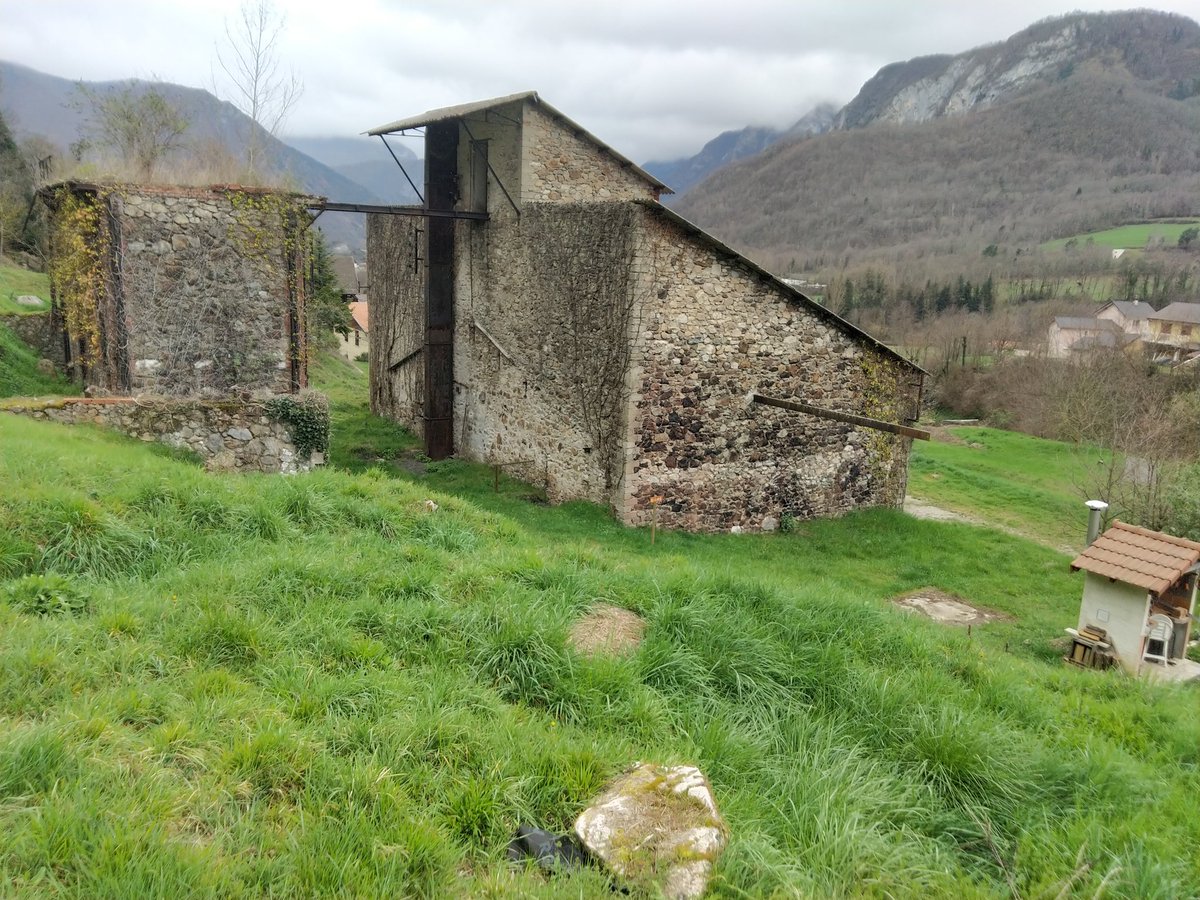 PARC_PA's tweet photo. A #Surba pour accompagner le projet de conservation et de valorisation des anciennes platrières. Un patrimoine méconnu, témoin d'une activité originale permise par les gisements de gypse du bassin de Tarascon/Ariège
@kamelchibli @ariegeledpt @fond_patrimoine @Occitanie https://t.co/8MfLmeyufh