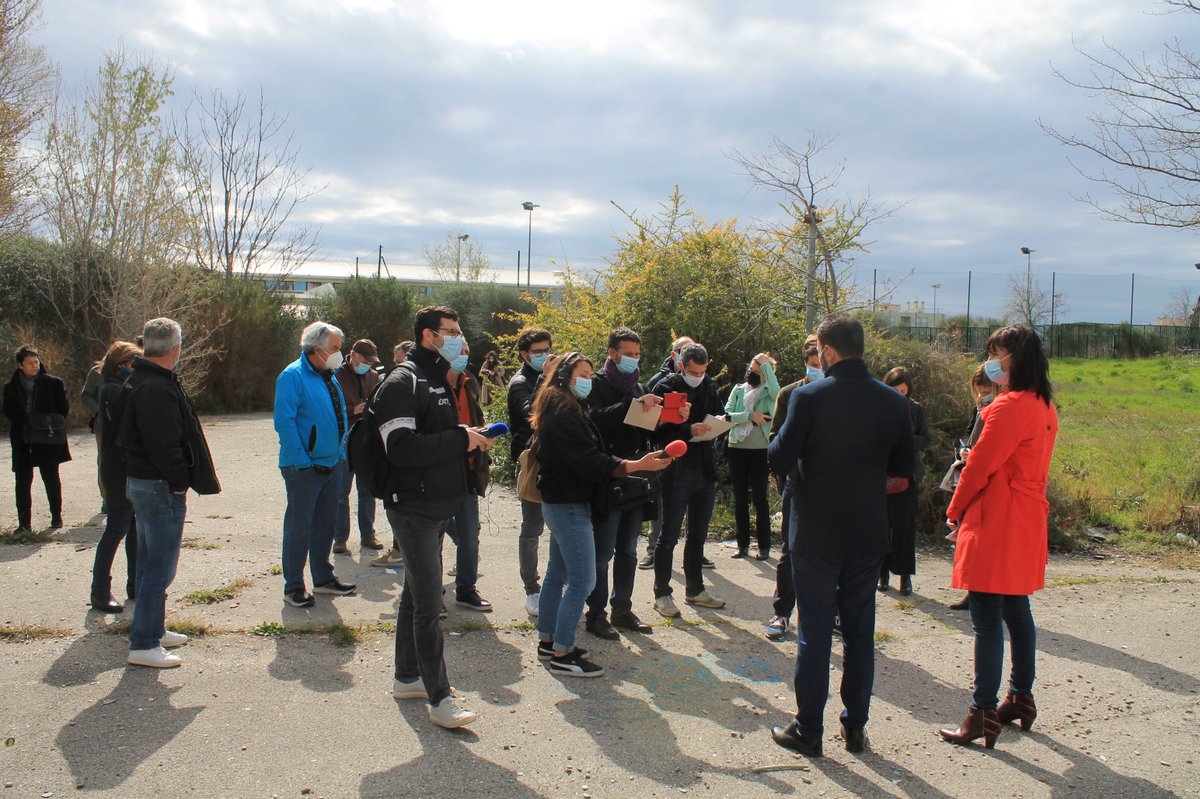NosQuartiersDem's tweet image. Conf. de presse de @M_Chaboche  et @yann_ohanessian   ce matin sur la #friche   #LouisArmand à #StBarnabé dans le #11è12è Le projet d'#hôpitalprivé ne se fera pas sur le site ; c'est officiel! Réflexion et concertation pour tous seront menées pour aménager les lieux🌿🍁🌾🌳🚲🏡📚