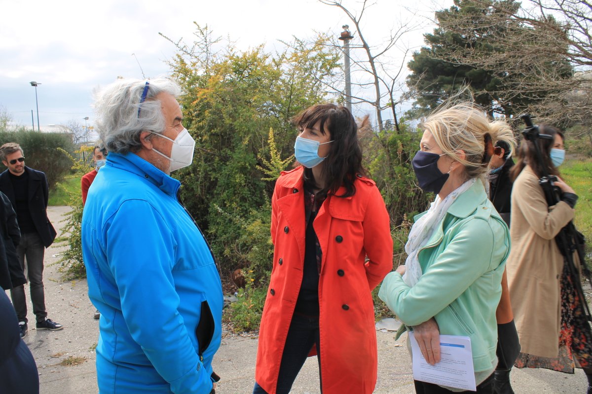 NosQuartiersDem's tweet image. Conf. de presse de @M_Chaboche  et @yann_ohanessian   ce matin sur la #friche   #LouisArmand à #StBarnabé dans le #11è12è Le projet d'#hôpitalprivé ne se fera pas sur le site ; c'est officiel! Réflexion et concertation pour tous seront menées pour aménager les lieux🌿🍁🌾🌳🚲🏡📚