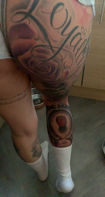 New ink. What you reckon guys xx https://t.co/SZy3h1mMHI<a href="/tag/workinggirl"class="tags"><span>#workinggirl</span></a><a href="/tag/slut"class="tags"><span>#slut</span></a><a href="/tag/partygirl"class="tags"><span>#partygirl</span></a>