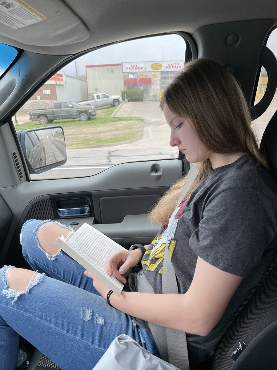 AISD has educators that not only inspire their scholars to read, but share their personal library with their scholars as well.  Thank you Mrs. Gray. #AlvaradoReads #AlvaradoExcellence