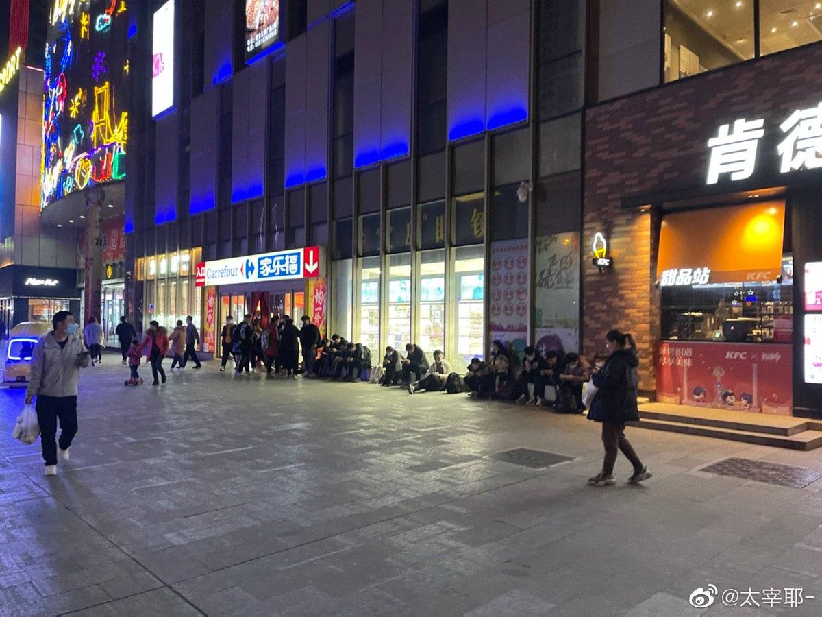 原神 中国のkfcコラボ行列がヤバ過ぎるｗｗｗディルックとノエルの缶バッジが目的 原神攻略まとめ テイワット速報
