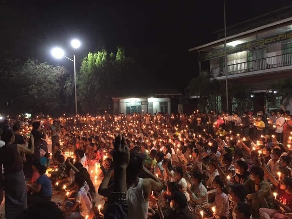 ZayYarAugustian's tweet photo. Tw // light 
Night Strike at Yangon, Myanmar. 
UNSC ACT NOW
#WhatsHappeningInMyanmar
#Mar12Coup https://t.co/cNzptu2Hm2 https://t.co/n9zzRz8OKo