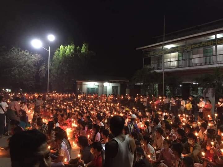 monepyaeaung's tweet photo. Holding candles,we pray for fallen heros tonight.We are protesting peacefully.
@RapporteurUn 
@SecDef 
@SecBlinken 
@KenRoth 
@TostevinM 
@freya_cole 
@SZarifi 
@SchranerBurgen1 
@cvoule 
@unhrcpr 
@POTUS https://t.co/P9WxA3fWJW