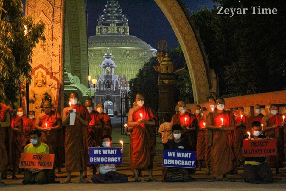 BunnyPhyoe's tweet photo. Night strikes from Yangon and other cities around the country. Today marks the day 40 of military coup in Myanmar. @GCR2P @UNinMyanmar @POTUS @nedprice @SecDef 
#WhatsHappeningInMyanmar
#Mar12Coup https://t.co/XNozweKqIW