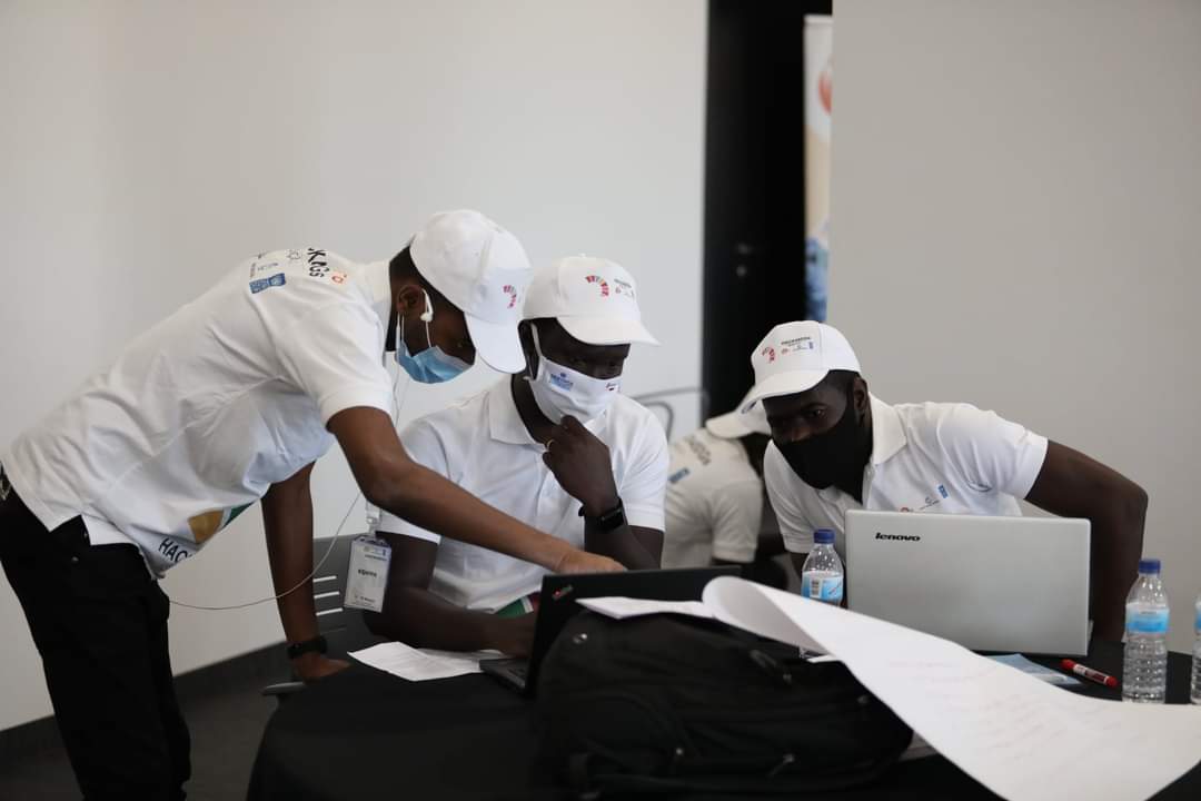 LabInnova's tweet photo. #Hack4SDGs #Day2

Team Working to Create solution and address challenges Statement: Create, Develop, Prototype

@BissauUndp @WorldBankAfrica
@TjarkEgenhoff @adulai_bary
@Clyni1 @Aimonia_2 @LuCeleste15
#BuildForwardBetter #Agenda2030 #COVID19 https://t.co/bpvIPBjotv