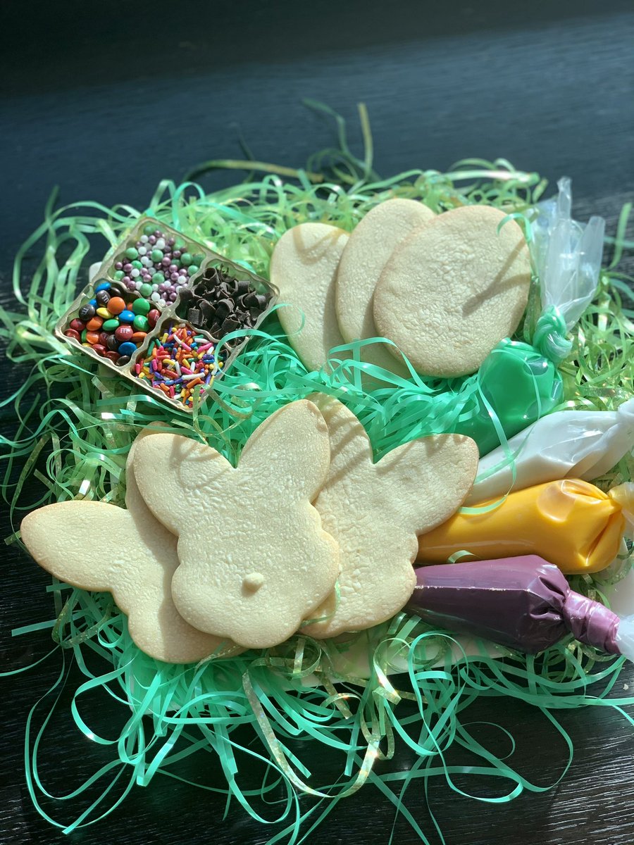 FairmontPGH's tweet image. fl.2 fun at home! 🐰🐣🍪 Schedule your Easter Cookie Decorating Kit pick-up, available Easter Sunday, today! We provide the cookies, icing, and candy for decorating, you provide the imagination! Kits are $25. Reserve yours by calling 412-773-8848. #easter #pgheaster #cookiekit