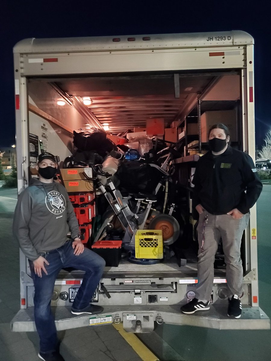 victoriaroyals's tweet photo. All our bags are packed and we're ready to go! Kelowna here we come, and we're even bringing the kitchen sink! At least it looks like that's probably in the back of thetruck too... #BCisBack @Kelowna_Rockets @TheWHL https://t.co/GEdDz3R6Qf