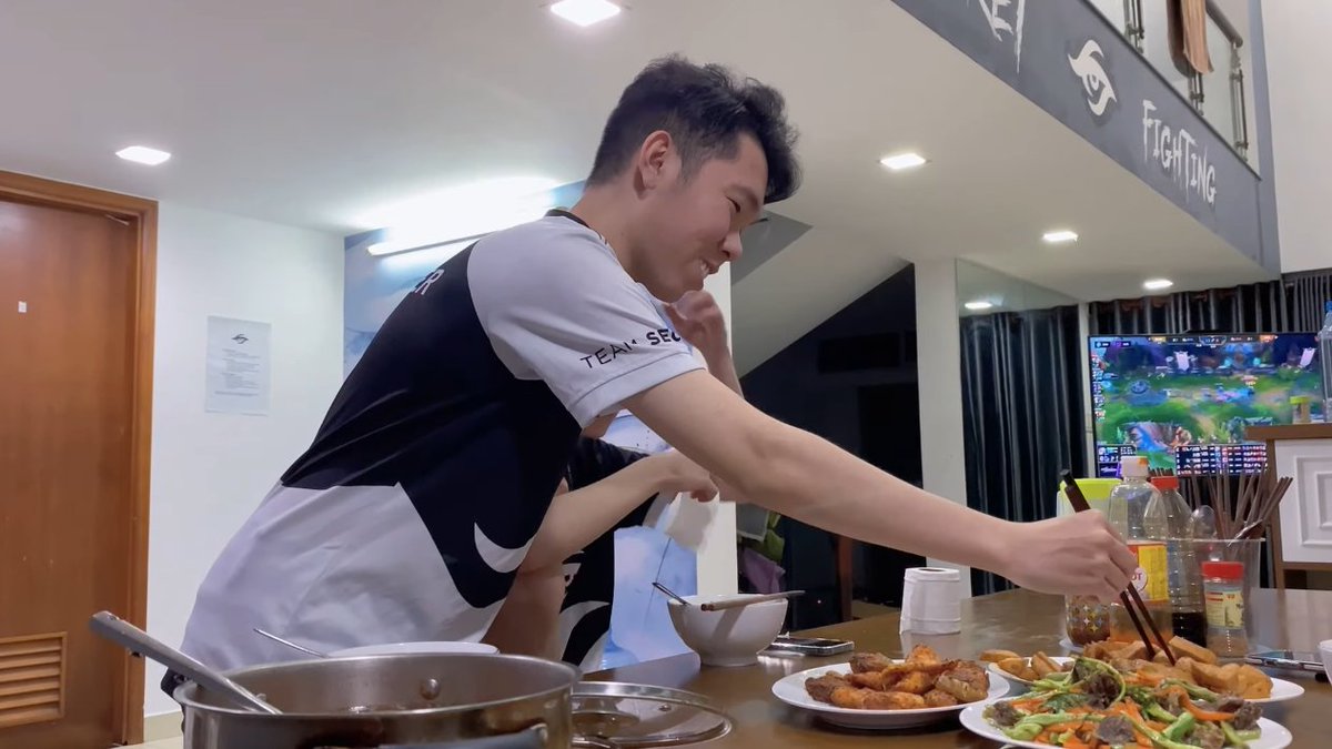 teamsecret's tweet photo. SQUAD GOALS! Come watch our #SecretLoL boys as they fight through the VCS Week 5 🔥
📺 https://t.co/XLQVcJCG3k https://t.co/Cd8MpHQenY