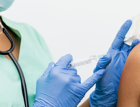 DurhamCouncil's tweet photo. If you have family or friends who are in a priority group for the #COVID19 vaccination, you can help them by: 
 
🔵Encouraging them to book their appointment
🔵Planning their visit to a vaccination site
🔵Sharing official advice from the NHS

More info: https://t.co/YF54WfZi4S https://t.co/Hbi1rqgkTu