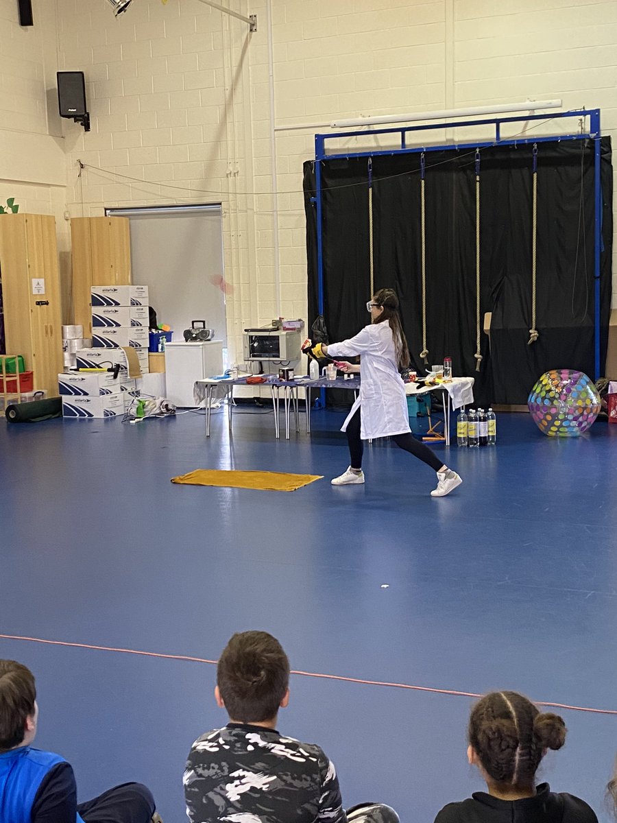 MrHodgeMLP's tweet photo. Y3/4 absolutely loved the silly science workshop from @educationgroup today! @MissHoltMLP @MabLanePri https://t.co/aZZyExYcqz
