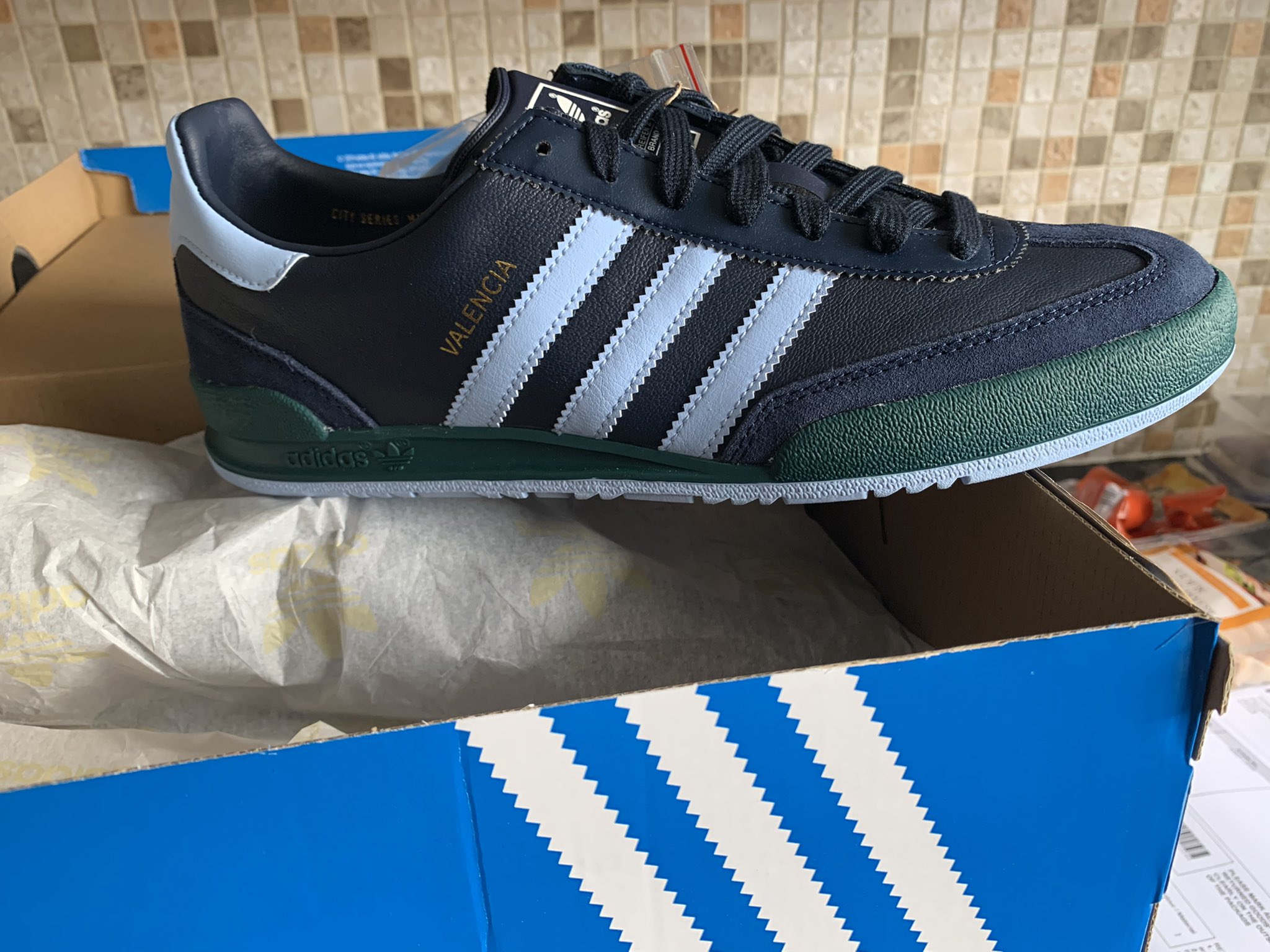 Lod on "#adidas #valencia best ever, you just enter and you win!!! Thanks @man_savings for the tip again. https://t.co/zMw1dpm0Wp" / Twitter