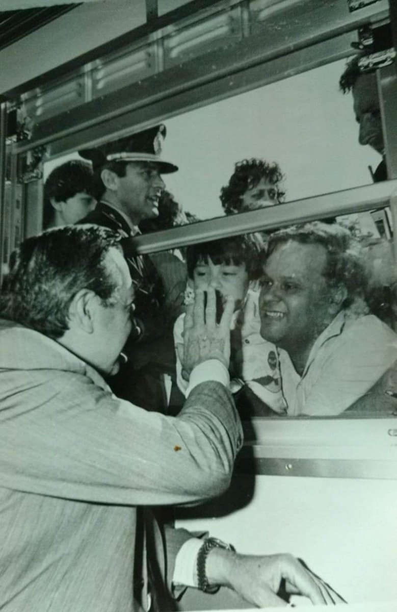 FerValdeztuc's tweet photo. #DiaDelMilitanteRadical 
Por su natalicio festejamos este día. Por 100 años más de Democracia pintabamos y cantábamos en los 80 la generación del Nunca Más https://t.co/PNmRW8nzUz