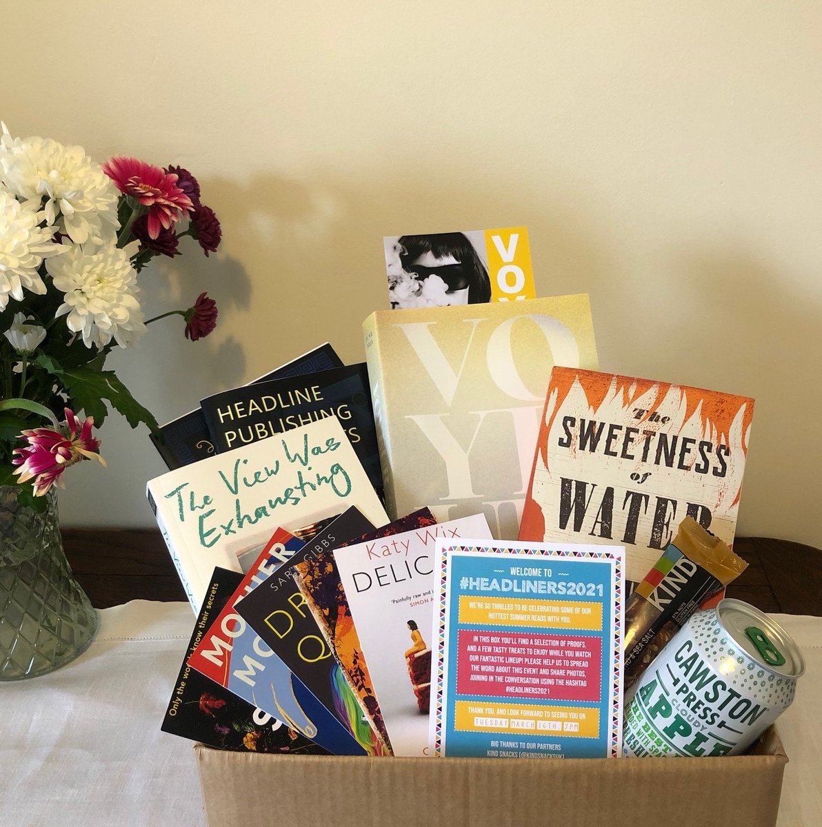 Emily_JP's tweet photo. Very excited to see our #Headliners2021 gift boxes out in the world!! Look at the gorgeous proofs👀📚 It’s not too late to get your tickets: https://t.co/OiARqNrTC5 @headlinepg @cawstonpress @KINDSnacksUK https://t.co/l4VzI55WTZ
