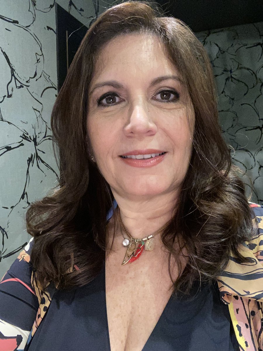 Pronta pra entrar no ar com os jornalista e analista políticos que fazem jornalismo e análise política, e não militância. <a href="/Rconstantino/">Rodrigo Constantino</a> <a href="/silvionavarro/">Silvio Navarro</a> <a href="/luislacombereal/">Luís Ernesto Lacombe</a>