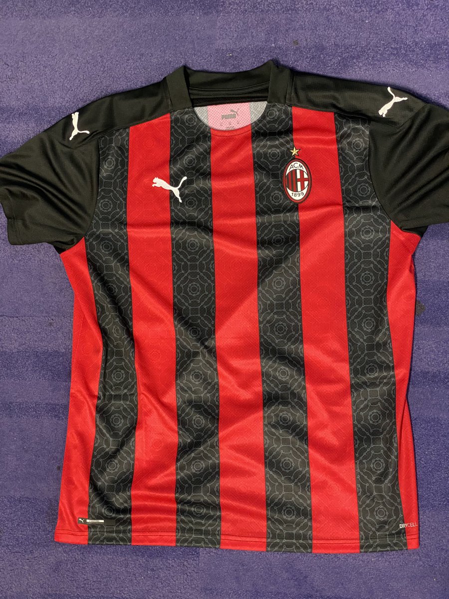 [🎁 CONCOURS #FootballShow] 👕 RT pour tenter de gagner le maillot de l'AC Milan avec @pumafootball ! 👉 Follow @beinsports_FR pour jouer 😉 📺 Ne manquez pas le #FootballShow avec @Florian_genton en direct à 18H30 sur beIN SPORTS 2 ! @PumaFrance #ForeverFaster