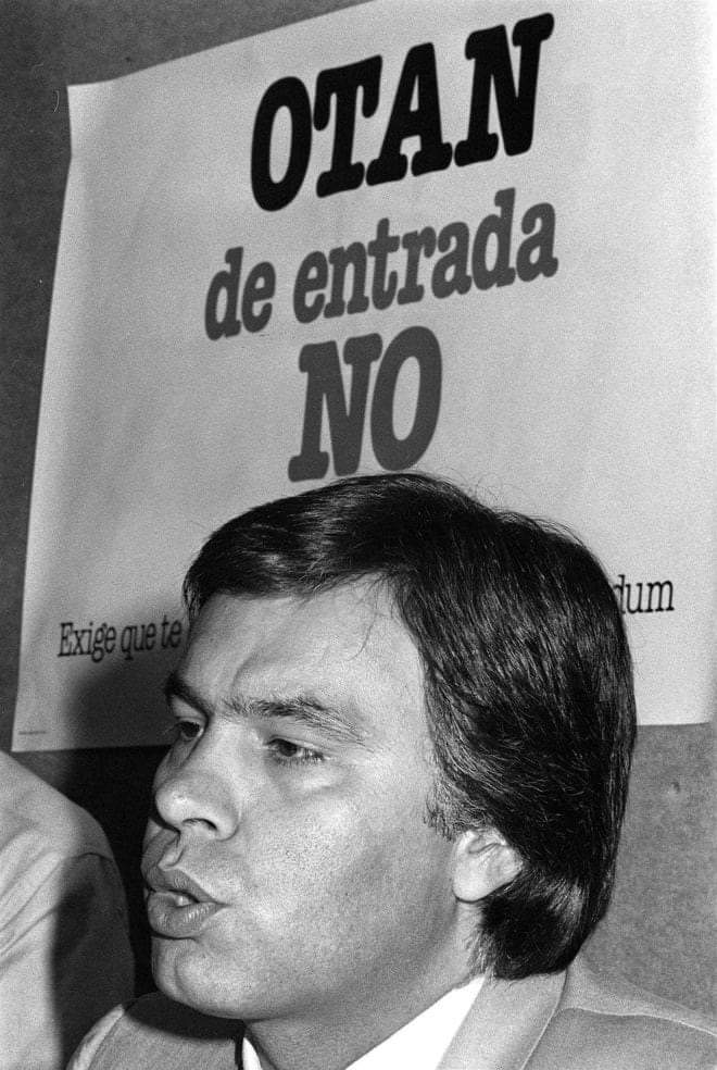 Landerlandia's tweet photo. Tal día como hoy de 1986 Euskal Herria, Catalunya y Canarias dijeron NO a la OTAN. El PSOE, empezó diciendo "OTAN de entrada No" y luego abanderó la campaña por el Sí en un referendum que le pilló a Felipe González chapoteando en las cloacas. Todo hay que decirlo. #Memoria https://t.co/CSNbyoJLmF