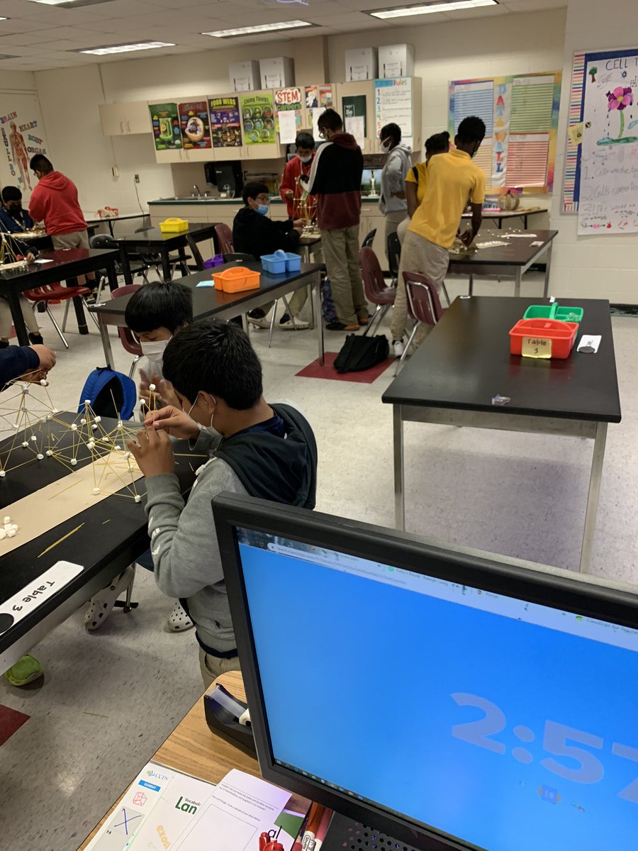MrsSerena1's tweet photo. My @IMS_Indians 3rd period science students working on a STEM challenge and working on teamwork today! https://t.co/yTfBdb7g1h