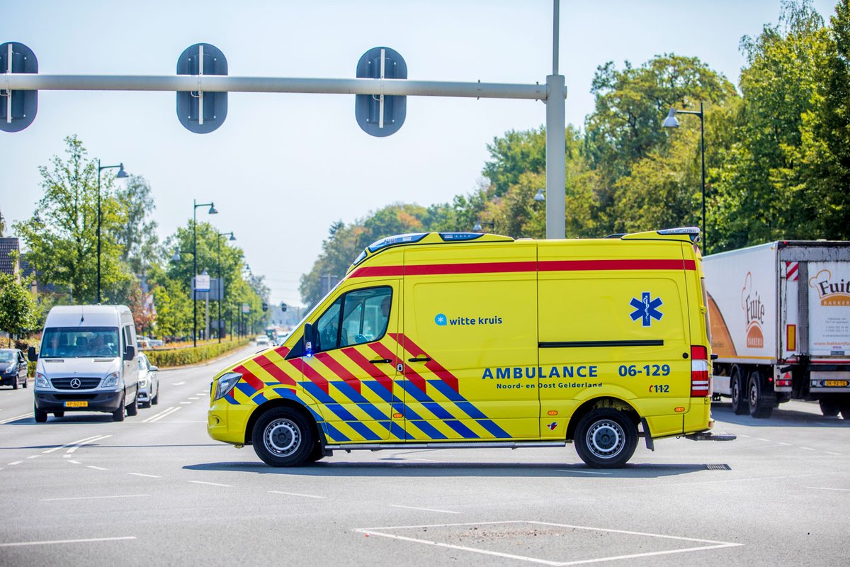 Minister <a href="/CvNieuwenhuizen/">Cora van Nieuwenhuizen</a> van <a href="/MinIenW/">Ministerie van Infrastructuur en Waterstaat</a> wil er de komende jaren 1.000 slimme verkeerslichten bij hebben. Dat is zeker ook goed nieuws voor de ambulancesector, de eerste hulpdienst die op nationaal niveau aansloot op Talking Traffic-dienstverlening. talking-traffic.com/nl/nieuws/ambu…