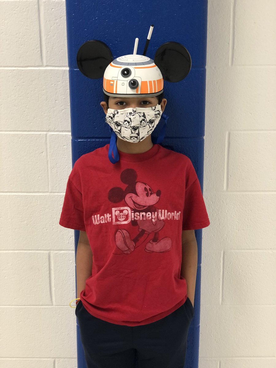 paulamott13's tweet photo. Love how these sisters &amp; students always participate in #spiritday @LinkhornParkES #Disney #sisters #vbits @vbschools #nothingcanstopus #lionspride @allyinvb @KScarbs @lpeslms https://t.co/t7cSKiWKm8