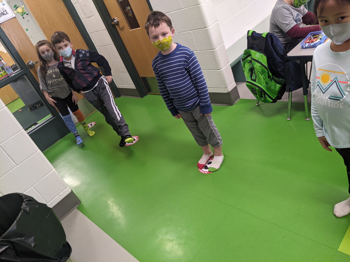 mrscroneskiddos's tweet photo. We Rocked our Socks in Kinder today for Downs Syndrome Awareness. @D59Ridge @CCSD59 #D59Learns #D59Cares https://t.co/kMCJwmNRIu