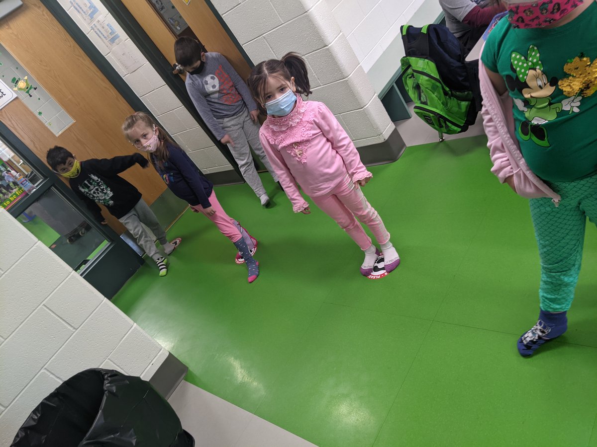 mrscroneskiddos's tweet photo. We Rocked our Socks in Kinder today for Downs Syndrome Awareness. @D59Ridge @CCSD59 #D59Learns #D59Cares https://t.co/kMCJwmNRIu