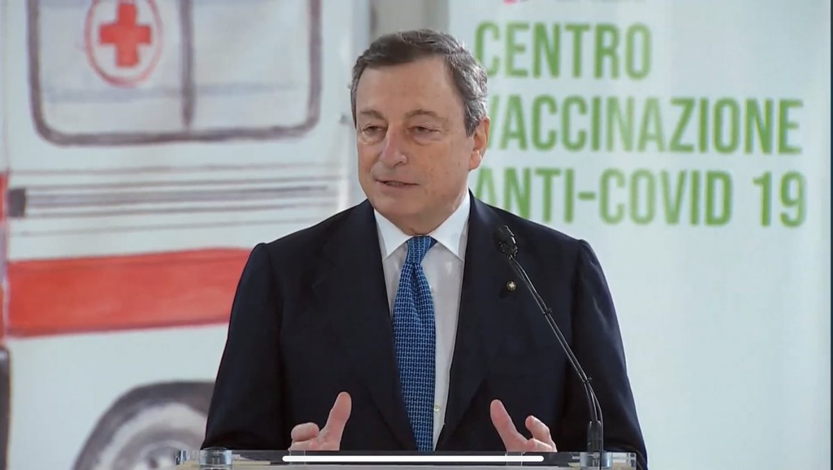 CorinnaCandusso's tweet photo. Mattarella influencer di cravatte storte
#Draghi #propagandalive @welikeduel https://t.co/SGeCIqaFFC
