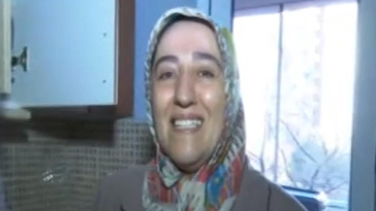 esraerolda_atv's tweet photo. “Esra Erol var, yalnız değilsiniz” https://t.co/ypgCCIYRNM