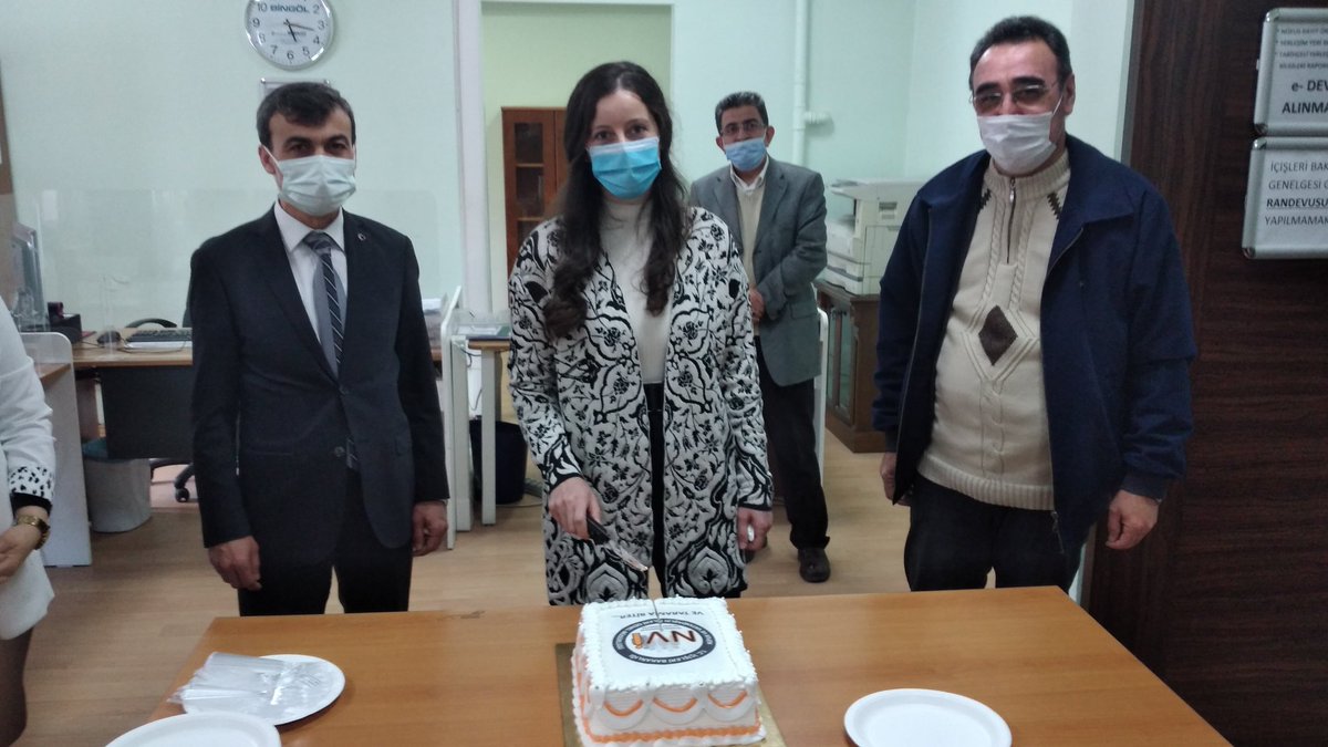 #DAP kapsamında dayanak belgelerini elektronik ortama aktarılma işlemlerini mesai mefhumu gözetmeksizin özverili ve fedakârca çalışarak tamamlayan <a href="/IlceKocasinan/">Kocasinan İlçe Nüfus Müdürlüğü</a> müdürlüğünde  görevli arkadaşlarımızı tebrik ederiz.👏👏👏
<a href="/TCNufus/">Nüfus ve Vatandaşlık İşleri Genel Müdürlüğü</a> 
<a href="/SehmusGunaydin/">Şehmus Günaydın</a>
<a href="/sefikaygol/">Şefik AYGÖL</a> 
<a href="/Bekirsenturk03/">Bekir Şentürk</a>