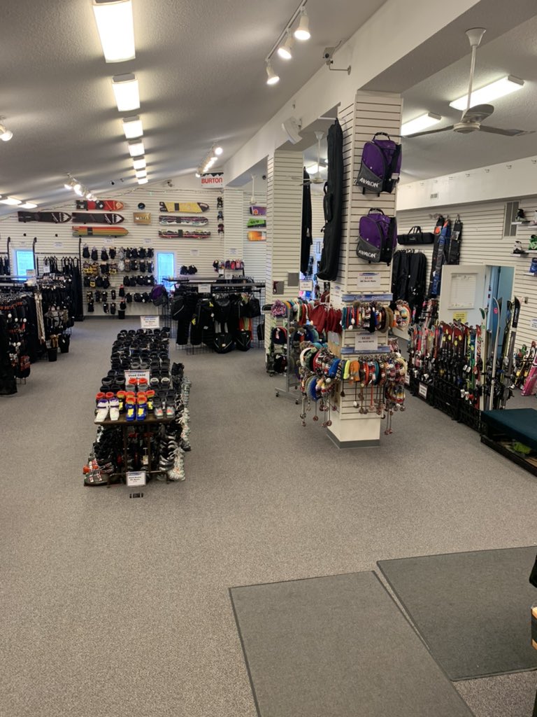 PaoliPro's tweet photo. Our warehouses are emptied—the showroom is RE-stocked w/amazing deals &amp; final reductions on new/demo ski &amp; snowboard equipment, a plethora of soft goods, vintage decor &amp; collectibles, and all clothing display racks, shelving &amp; office equipment must GO! 12pm-5pm now thru Sunday! https://t.co/GEh7pY2caP
