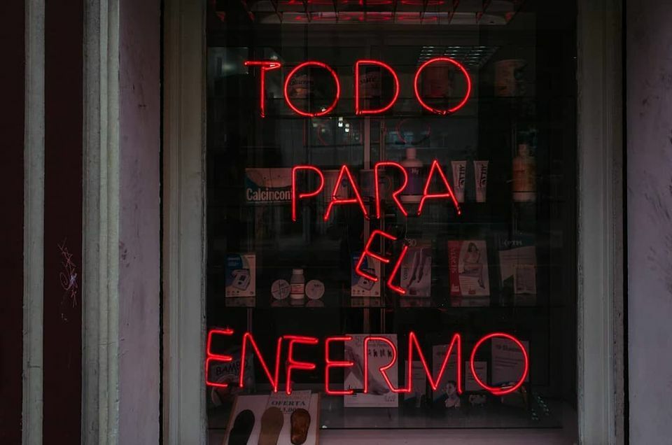 lucasbernal's tweet photo. Santiago, Chile. 2016.
.
.
.
#farmacia #drugstore #neon #ricoh #gr #ricohGR #grsnaps #photography #burnmagazine #LensCultureStreets #SPiCollective #streetphotography #decisivemoment #streetphotographyincolors #streetphotography_color #ig_streetphotography #ig_street #street_… https://t.co/3QVVWiBR66