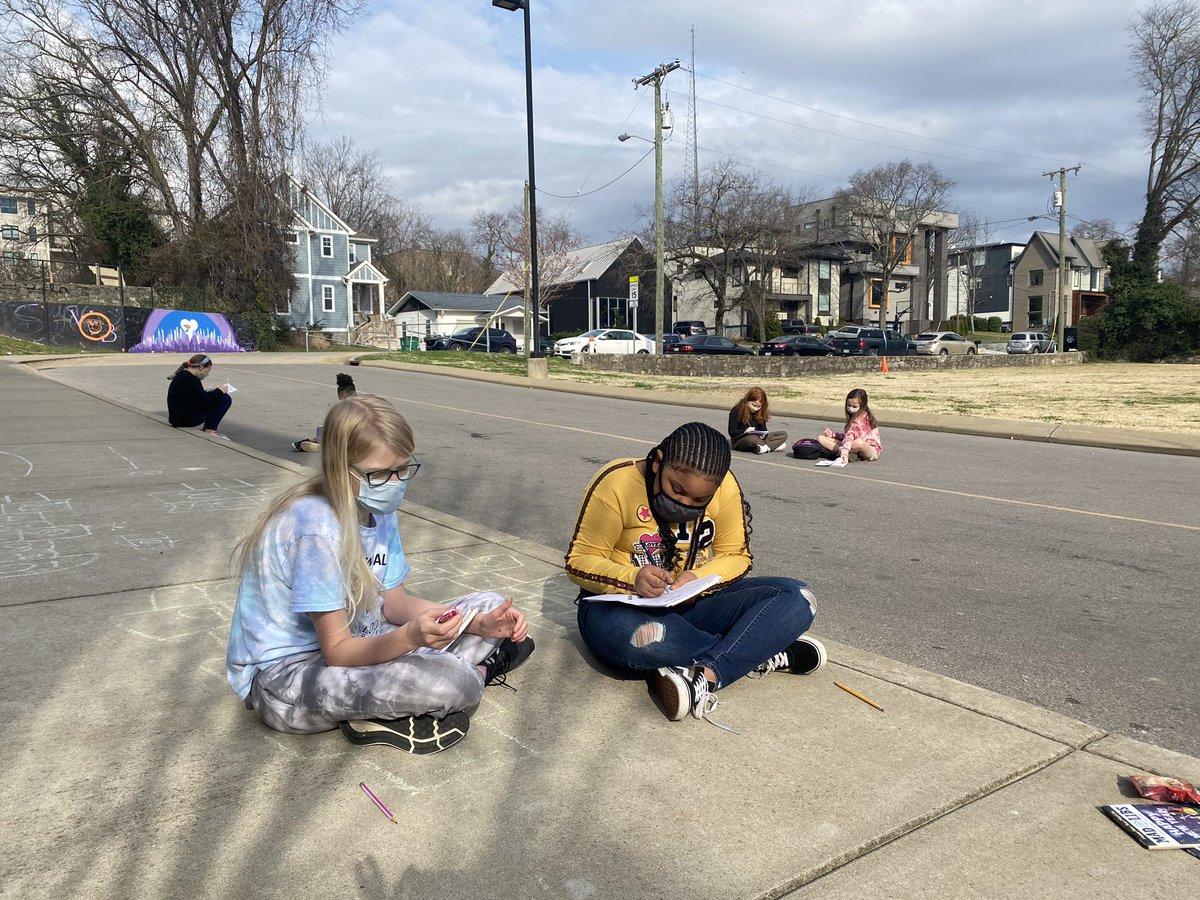 haleynkent's tweet photo. Practicing grammar and enjoying the sun! Happy (almost) Spring Break! ☀️📚 https://t.co/Ccl18SorB9