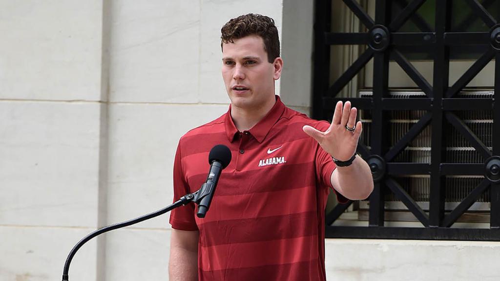 ZebraTechnology's tweet photo. .@HaleHentges is an #AthleteAnd business professional. Listen to our new podcast to hear about his experiences with us during his @NFLPA Externship. https://t.co/9INjvpU0Dv https://t.co/pgs2elyacx