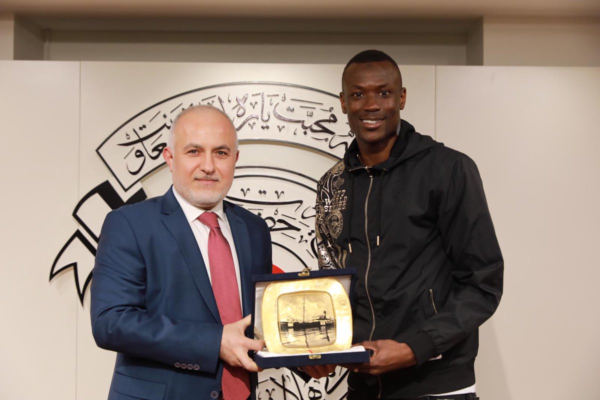 ThiamFoundation's tweet photo. Mame Thiam Foundation olarak Senegal ve Türkiye'deki insani yardım alanında gerçekleştirilecek olası işbirlikleri için @Kizilay'a misafir olduk

Misafirperverliğinden dolayı Kızılay Genel Başkanı @drkerem Bey'e teşekkür ederiz. https://t.co/VEuor3jRew