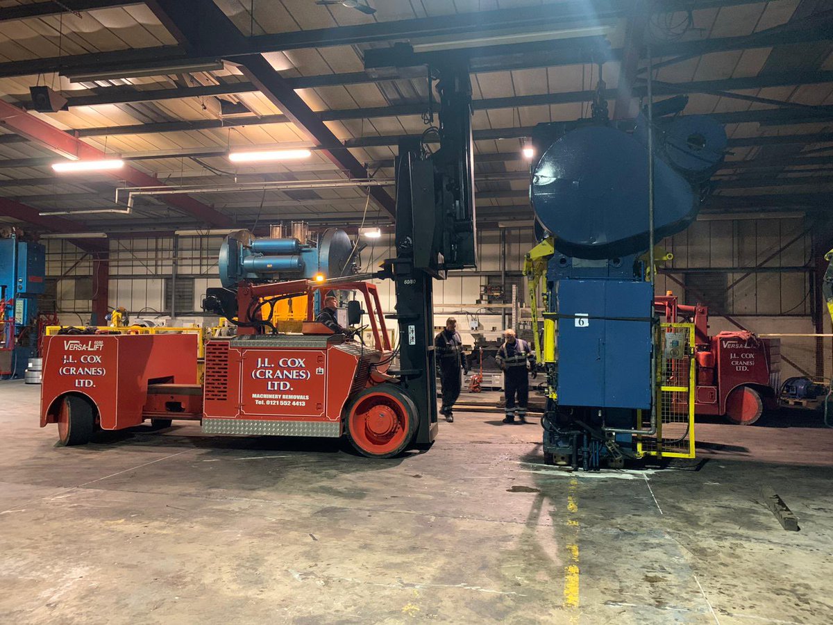 JlCranes's tweet photo. Up and away ⬅️↖️⬆️

Taking this press from horizontal to vertical 👷🏼‍♀️

#heavyhaulage #trucksdaily #versalift #heavyload #heavyequipment #truckdriver #movingforward https://t.co/JzzT3o2ScB