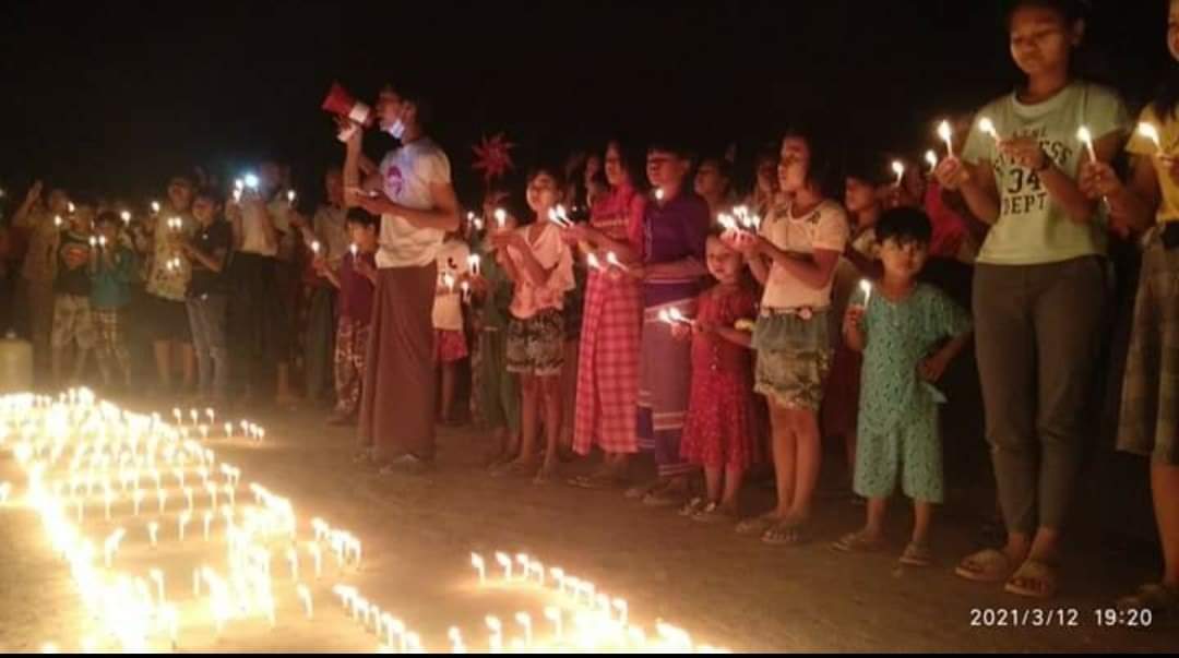 Night protest! ✊ A village in #Sagaing region

People in #Myanmar can't rest &amp; sleep soundly. They have to fight for their own freedom. They know no one will come and help even though they say #WeNeedR2PInMyanmar. 

#HearTheVoiceOfMyanmar 
#WhatsHappeningInMyanmar 
#Mar12Coup