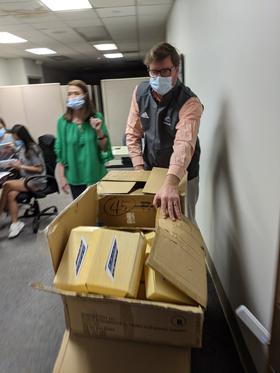 GCSagents's tweet photo. GCS Agents is proud to support the efforts by ApSeed to distribute 484 Seedlings to the Long Island City PAL in New York. A big thank you to the agents along with the local #community, a wonderful group of high school students and retired Ophthalmologist Dr. Reynalds, who helped. https://t.co/S71vy2qFDN