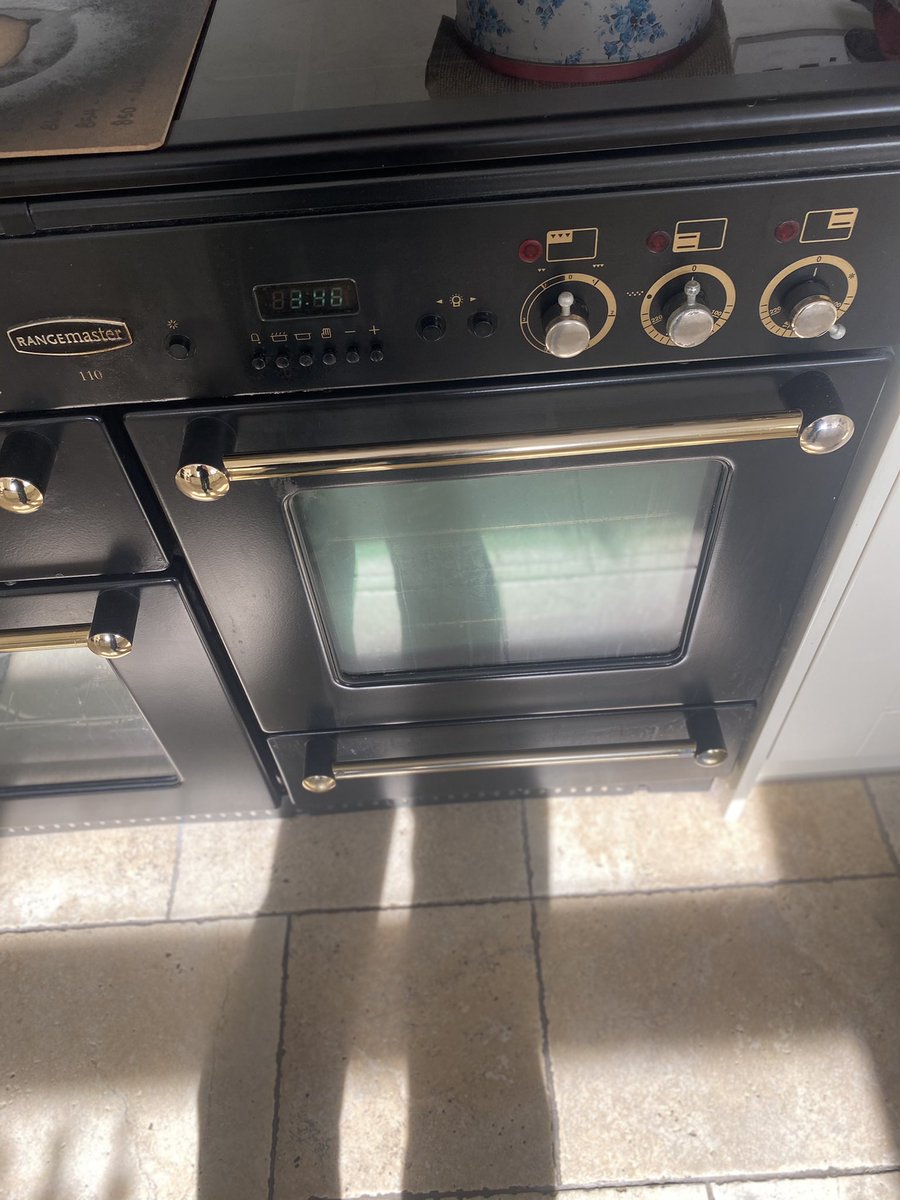 stantonms's tweet photo. Mmmmmm what’s that cooking, oh yeah it’s some nice fresh out of the oven RD casings after paint🤣😂🤣don’t tell the wife sshhh🏍💨💨💨#RD #YamahaRD #2stroke #classicbike #classic2stroke @YMUKofficial @MCNnews https://t.co/OjoLH9p6nB